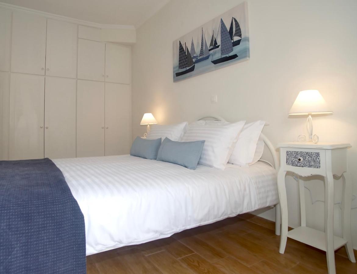 Corfu  The Bluehouse - Spacious Top Floor Flat With Parking, By Mon Repos Beach מראה חיצוני תמונה