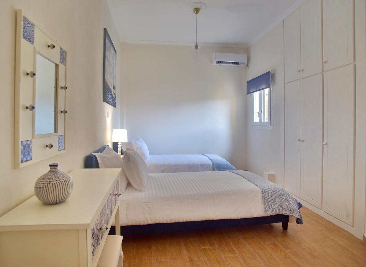 Corfu  The Bluehouse - Spacious Top Floor Flat With Parking, By Mon Repos Beach מראה חיצוני תמונה