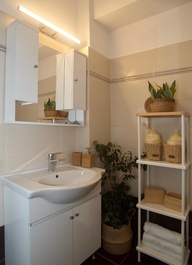Corfu  The Bluehouse - Spacious Top Floor Flat With Parking, By Mon Repos Beach מראה חיצוני תמונה