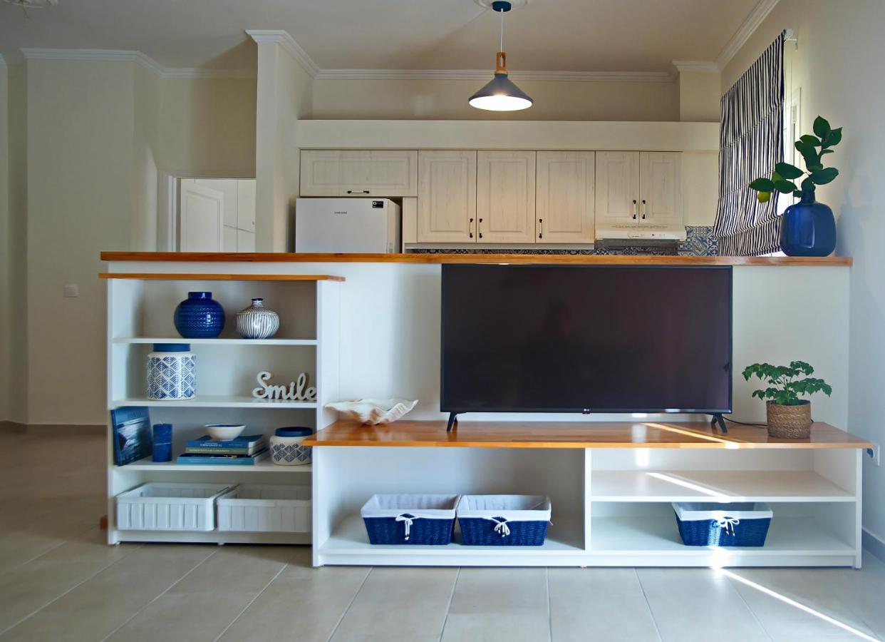 Corfu  The Bluehouse - Spacious Top Floor Flat With Parking, By Mon Repos Beach מראה חיצוני תמונה