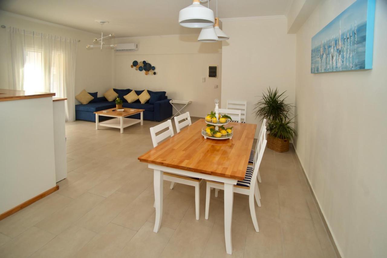 Corfu  The Bluehouse - Spacious Top Floor Flat With Parking, By Mon Repos Beach מראה חיצוני תמונה