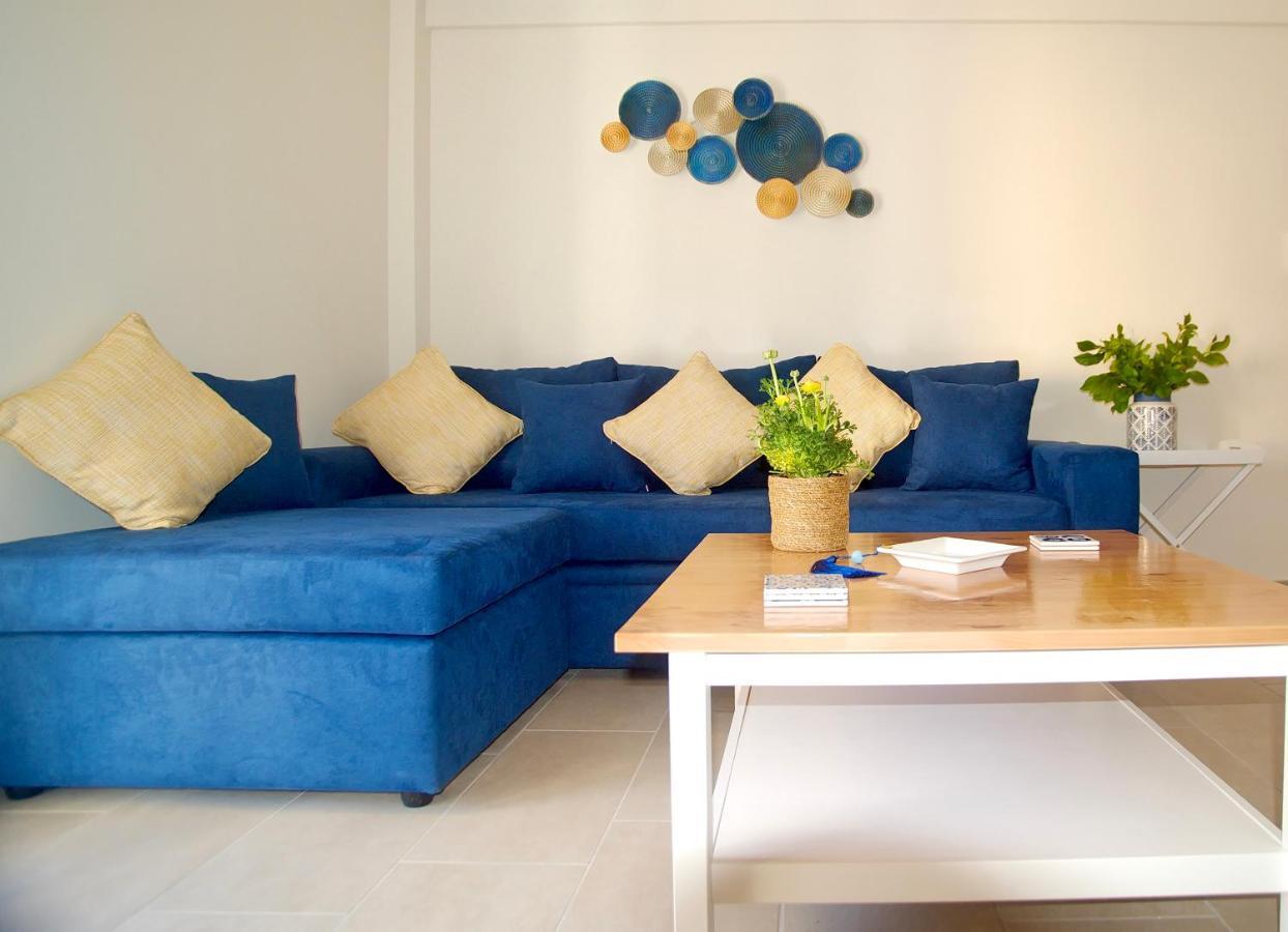 Corfu  The Bluehouse - Spacious Top Floor Flat With Parking, By Mon Repos Beach מראה חיצוני תמונה