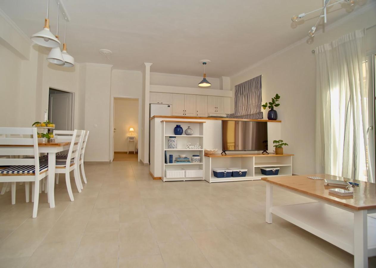 Corfu  The Bluehouse - Spacious Top Floor Flat With Parking, By Mon Repos Beach מראה חיצוני תמונה
