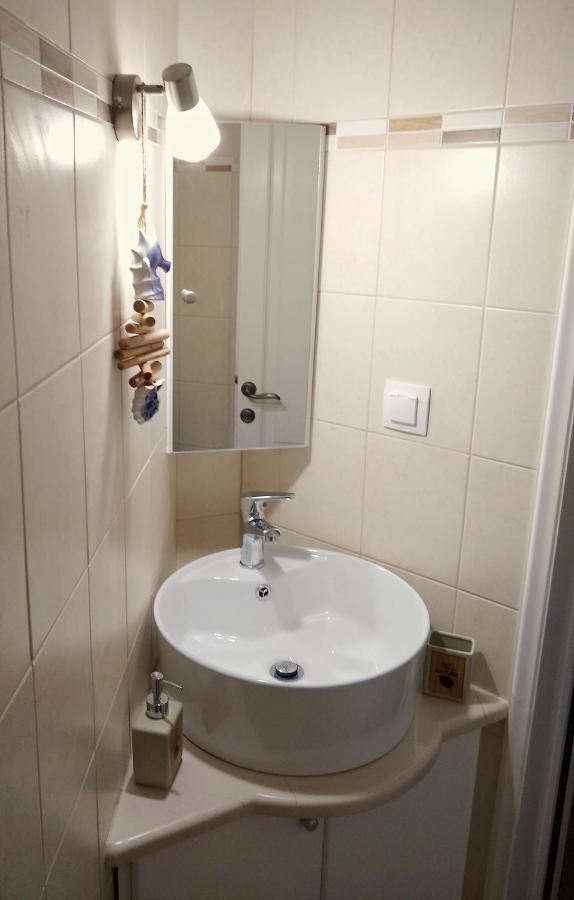 Corfu  The Bluehouse - Spacious Top Floor Flat With Parking, By Mon Repos Beach מראה חיצוני תמונה