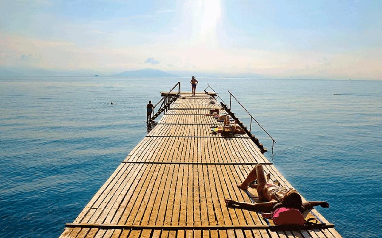 Corfu  The Bluehouse - Spacious Top Floor Flat With Parking, By Mon Repos Beach מראה חיצוני תמונה